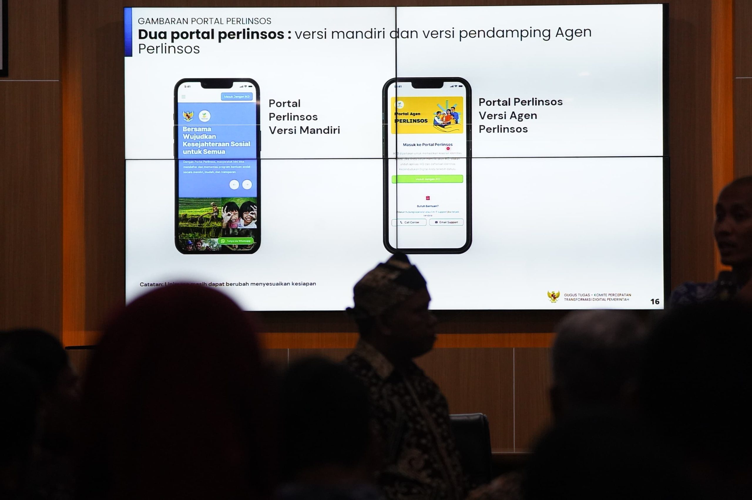 Di sebuah Aula Minak Jinggo jingo Pemerintah Kabupaten (Pemkab) Banyuwangi, Jawa Timur, suasana siang itu tampak berbeda. Puluhan warga duduk rapi mendengarkan penjelasan petugas Kementerian Sosial, Dewan Ekonomi Nasional (DEN), dan petugas dari Kementerian PAN RB di layar proyektor, terpampang tulisan besar: Sosialisasi Umum Pelaksanaan Pilot Project Digitalisasi Bantuan Sosial di Portal Perlinsos – Uji Coba Banyuwangi. Kamis (17/9/2025)..(Foto InfoPublik/Amiri Yandi )