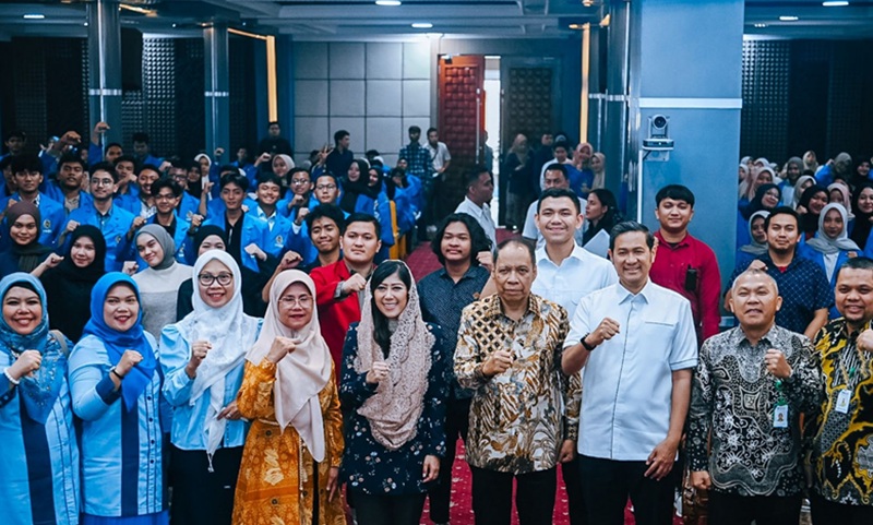 Menteri Komunikasi dan Digital Meutya Hafid dalam Kuliah Perdana di Universitas Muhammadiyah Sumatera Utara (UMSU) pada Senin (29/9/2025). (Foto: Humas Kemkomdigi)