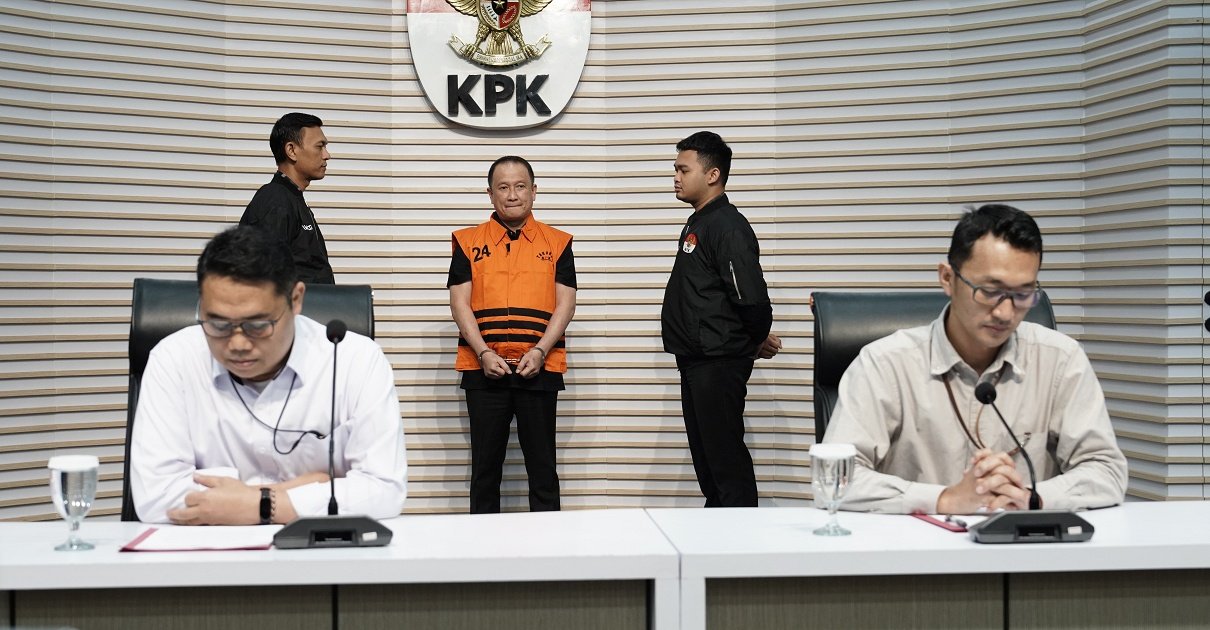 Komisi Pemberantasan Korupsi (KPK) kembali menindak tegas praktik suap di lingkungan peradilan. Kali ini, lembaga antirasuah menahan MED, Direktur PT WA, sebagai tersangka dugaan korupsi terkait pengurusan perkara di Mahkamah Agung (MA). (Foto: Dok KPK)