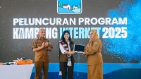 Komdigi_2210 Menteri Komunikasi dan Digital Meutya Hafid dalam peresmian Program Kampung Internet 2025 yang berlangsung di Desa Kramat Gajah, Kabupaten Deli Serdang, Sumatera Utara pada Senin (29/9/2025). (Foto: Humas Kemkomdigi)