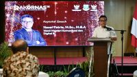 Komdigi_2610 Wamenkomdigi Nezar Patria menyampaikan sambutan dalam acara Rapat Koordinasi Nasional (Rakornas) ke-16 dan Rapat Kerja Teknis (Rakernis) ke-15 Komisi Informasi se-Indonesia Tahun 2025 di Hotel Mercure, Tangerang, Banten, Senin (29/09/2025). (Foto: Indra/Komdigi)