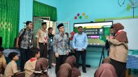 WhatsApp_Image_2025-10-16_at_14_42_55 Pemerintah terus memperkuat arah transformasi pendidikan nasional di tahun pertama pemerintahan Presiden Prabowo Subianto dan Wakil Presiden Gibran Rakabuming Raka melalui dua strategi utama: digitalisasi pembelajaran dan revitalisasi infrastruktur pendidikan (Foto: Dok Kemendikdasmen)