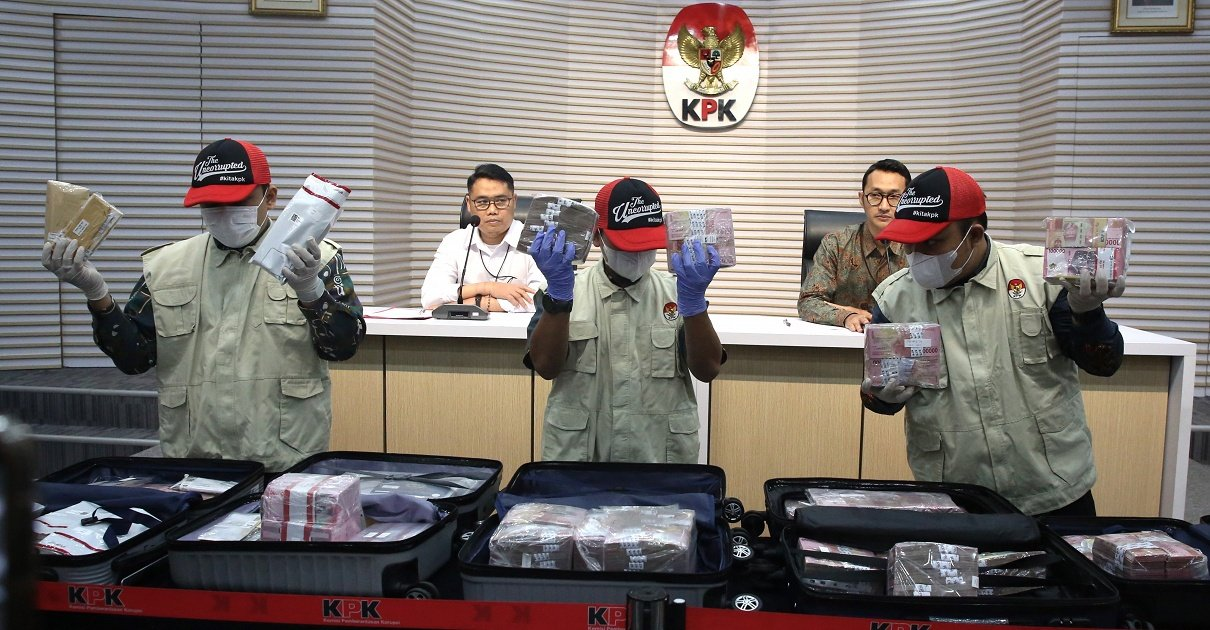 Komisi Pemberantasan Korupsi (KPK) kembali mengembangkan penyidikan dugaan tindak pidana korupsi di sektor kepabeanan dengan menahan seorang pejabat Direktorat Jenderal Bea dan Cukai (DJBC). (Foto: Dok KPK)