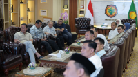 Menteri Pertanian (Mentan) Andi Amran Sulaiman menggelar rapat pada hari Minggu (8/3/2026) untuk memastikan langkah antisipasi menghadapi potensi kekeringan serta dinamika ketegangan geopolitik global yang berpotensi memengaruhi sektor pangan. (Dok. Kementan)