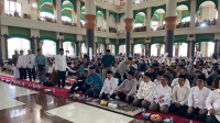 Wakil Wali Kota Dumai, Sugiyarto, menghadiri acara Tabligh Akbar dan penggalangan dana pembangunan Masjid Al-Jamiah UIN. (foto: MC Dumai)