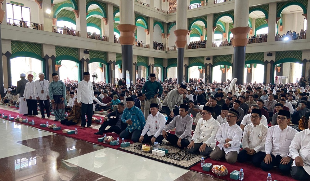 Wakil Wali Kota Dumai, Sugiyarto, menghadiri acara Tabligh Akbar dan penggalangan dana pembangunan Masjid Al-Jamiah UIN. (foto: MC Dumai)