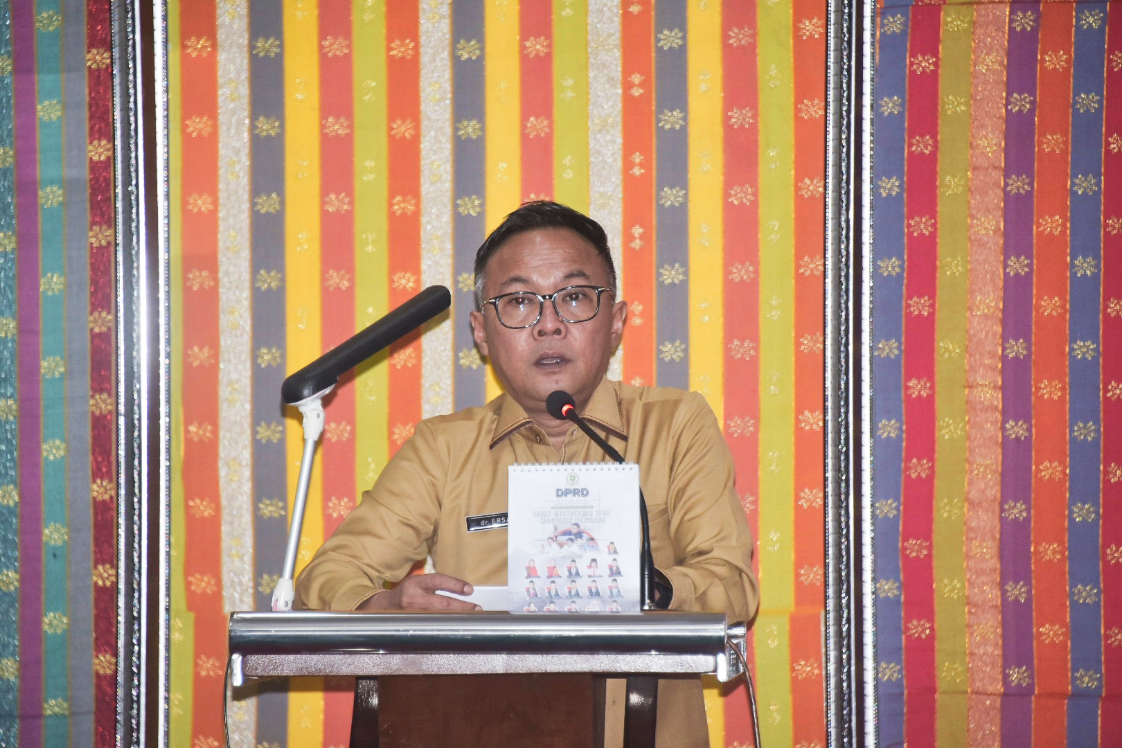 Sekretaris Daerah Bengkalis Ersan Saputra TH dalam rapat paripurna DPRD Bengkalis tentang Jawaban Pandangan Umum 7 Fraksi DPRD Kabupaten Bengkalis, di ruang rapat Paripurna DPRD Bengkalis. Selasa (23/6/2026).- Foto: Mc.Bengkalis