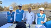 Direktur Utama PLN Darmawan Prasodjo saat meninjau proyek PLTS Gilimanuk di Jembrana Bali