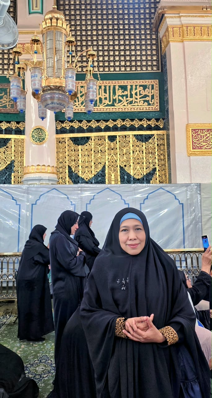 Masuk Raudhah, Khofifah Ajak Umat Islam Meneladani Keilmuan dan Keteladanan Sayyidah Aisyah