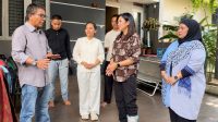 Kemkomdigi menyalurkan tali asih kepada keluarga jurnalis yang hilang di Selat Sunda