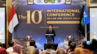 Yusril Ihza Mahendra menyampaikan pidato dalam konferensi hukum dan keadilan di Malang