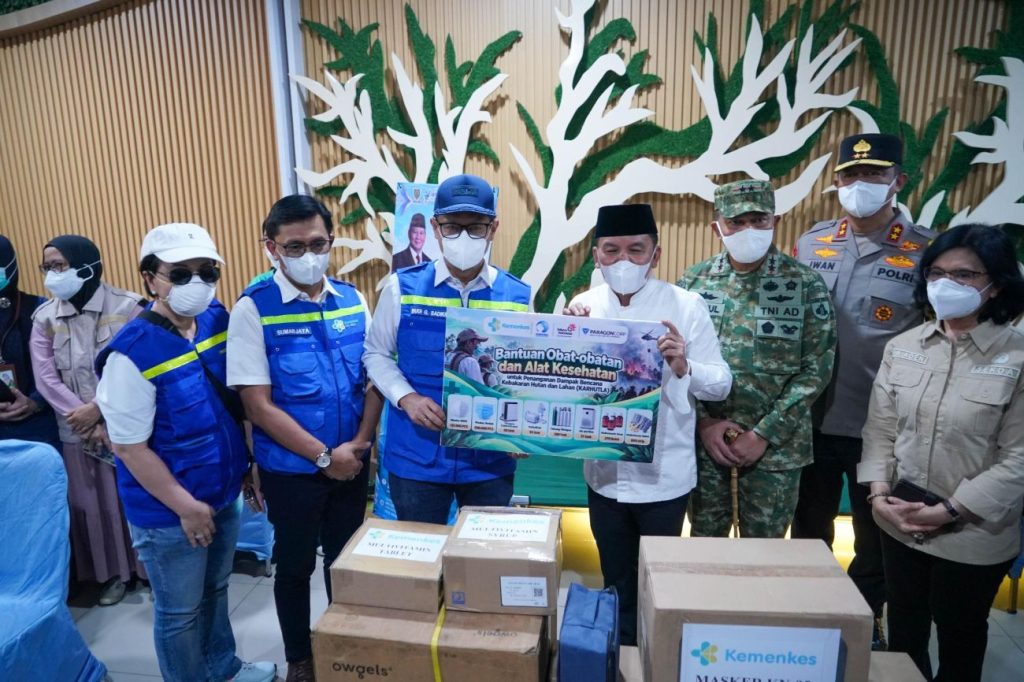 Kemenkes menyalurkan bantuan kesehatan berupa masker dan perlengkapan medis untuk warga terdampak karhutla di Palangka Raya.