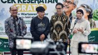 Meutya Hafid dan sejumlah tokoh menghadiri kegiatan Cek Kesehatan Gratis bagi wartawan senior.