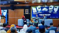Forum diskusi panel akademisi dan narasumber di lingkungan perguruan tinggi.