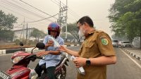 Kabut asap Palangka Raya, warga menerima masker dan suplemen